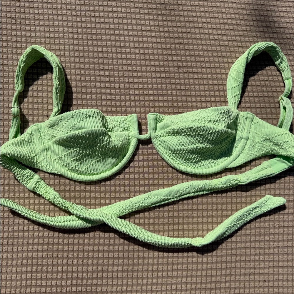 Monday Swimwear Cala Roja Top- lime green crinkle